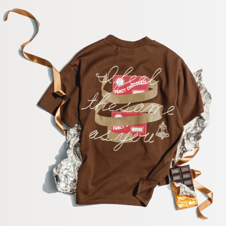 Live love cottonプロジェクト　IEDIT[イディット]　洋菓子のモロゾフコラボ大人な甘さクラシカルチョコレートパッケージプリントTシャツ