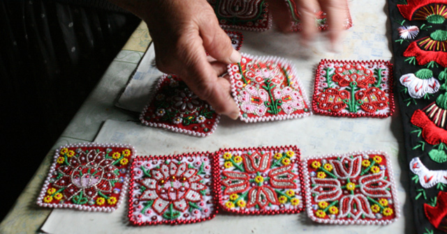 伝統刺繍を教えてくれたおばあちゃんとの出会い - クチュリエブログ