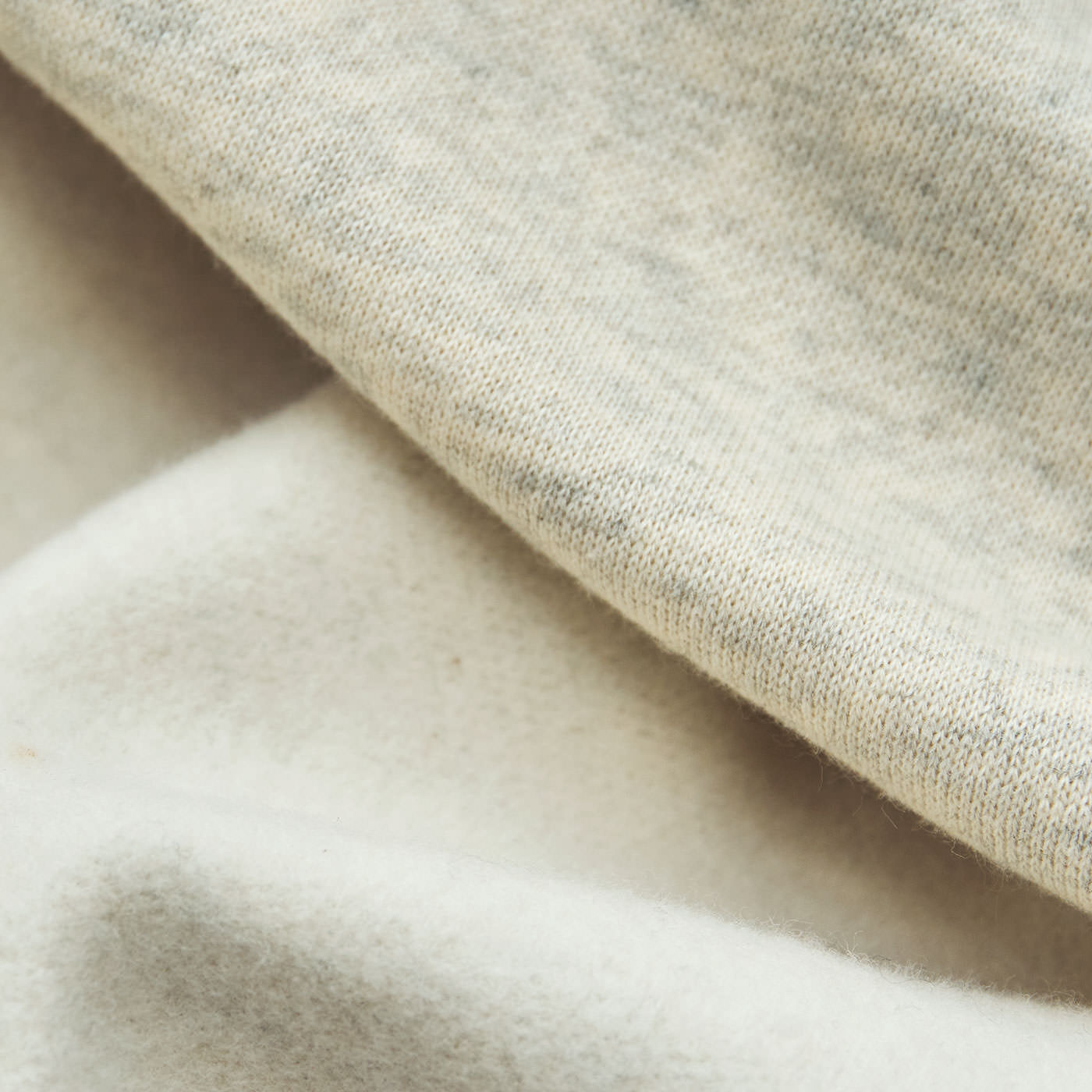 Real Stock|Live love cottonプロジェクト　el:ment×HAyU　白くまのワイヤーアートを愉しむ　オーガニックコットンの裏起毛トレーナー〈白くまの波乗り〉|オーガニックコットンのきれいめな表面感のスウェット素材。肌側は裏起毛で、包まれるような肌心地。