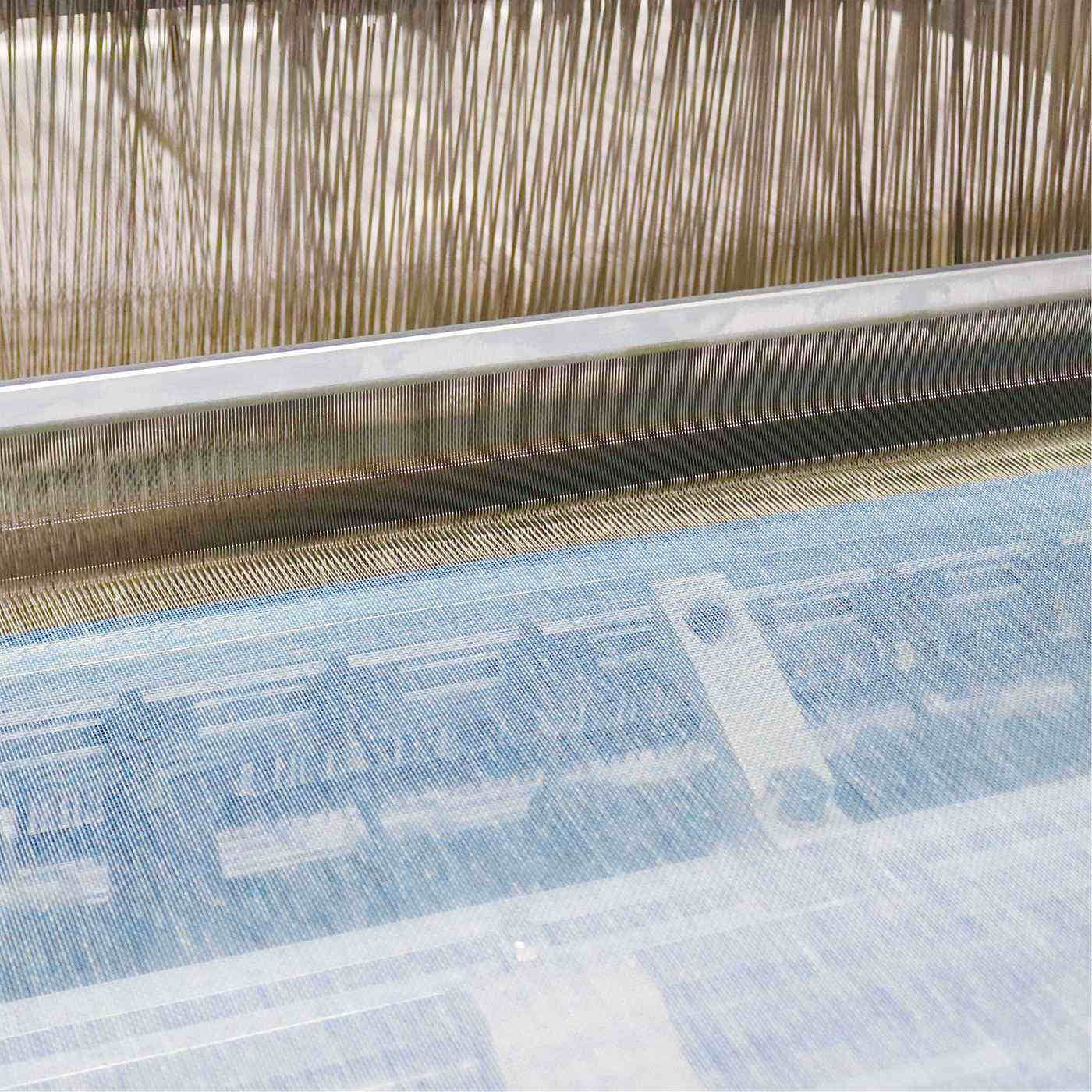 Real Stock|el:ment　奈良の笹田織物さんが織り上げる　軽やかでやわらかな着け心地　コットン1００％大判かや織りストール|100年以上かや織りの製造を続けている笹田織物株式会社さんに織っていただきました。その名のごとく古くから蚊帳に使われてきたかや織りは、目の粗い平織りゆえの通気性のよさが特徴です。