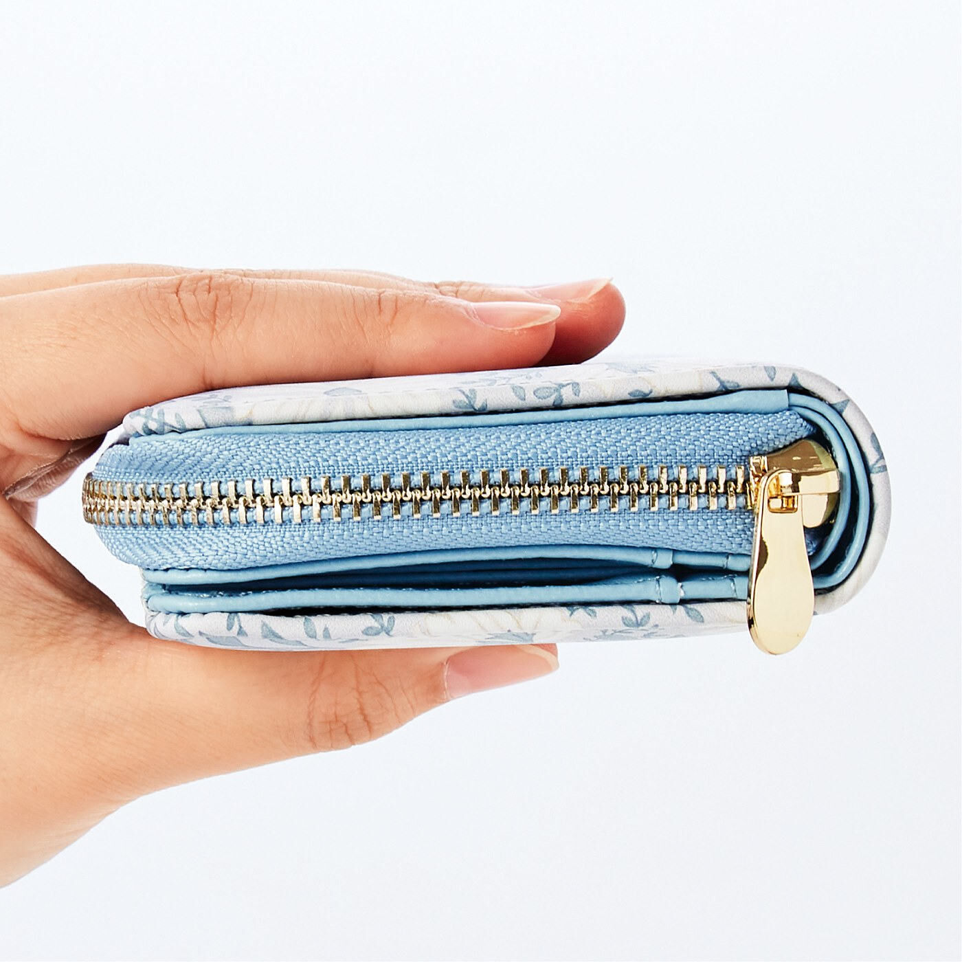 Real Stock|am＆be　アンティークフラワー　装いも気分も華やぐ コンパクトな二つ折り財布〈エレガント〉|二つ折りのコンパクト設計。