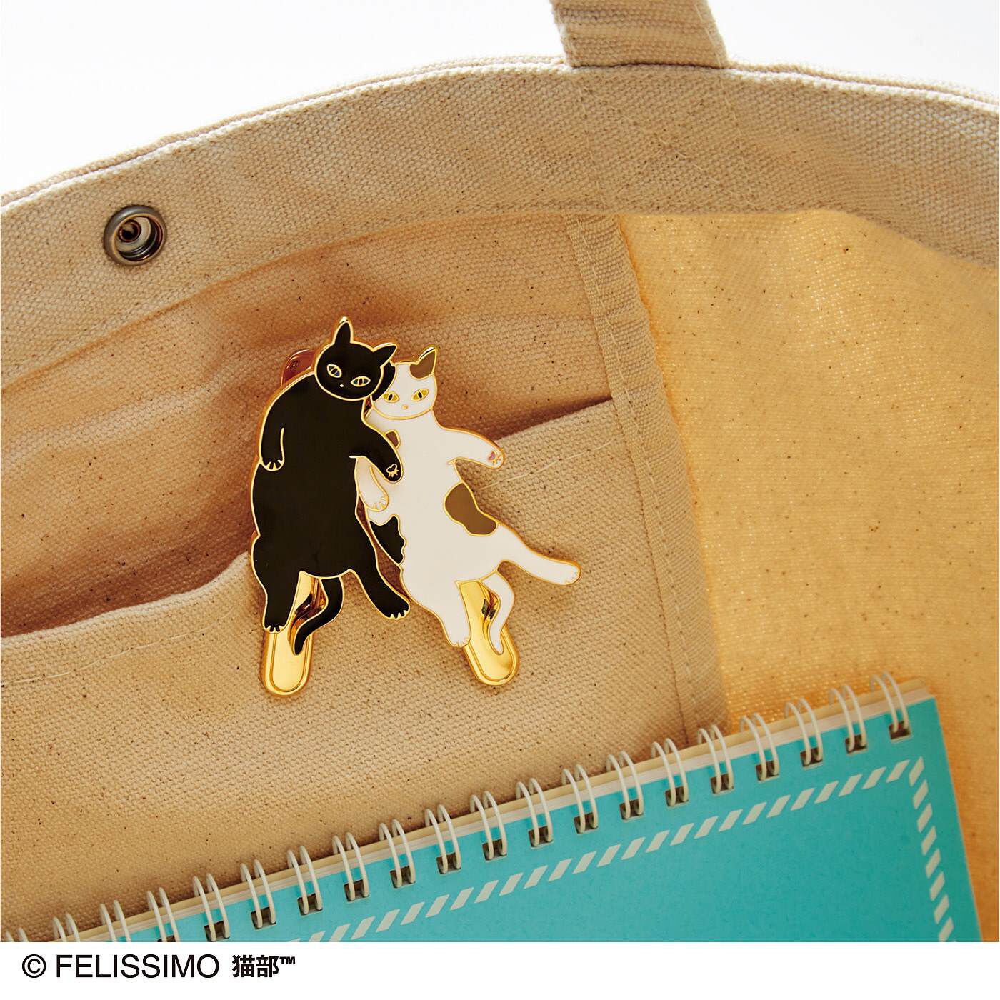 Real Stock|猫さんのおなかをナデナデすると瞬時に発見できる　キークリップ|バッグの内ポケットに挟んで、かぎを収納すれば安心。
