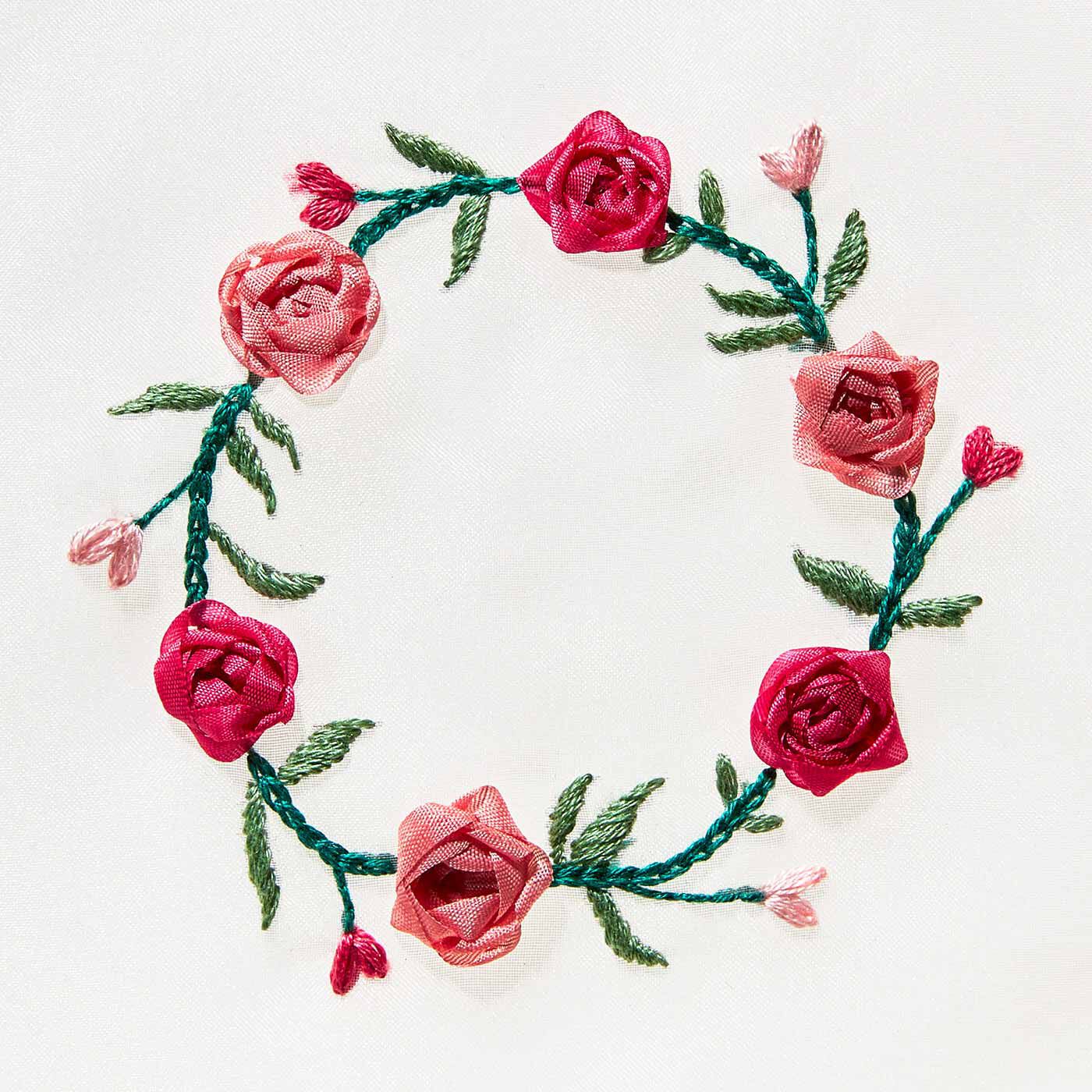 Real Stock|透かして眺めて撮りたくなる お花のオーガンジー刺しゅう|3：薔薇に囲まれる体験