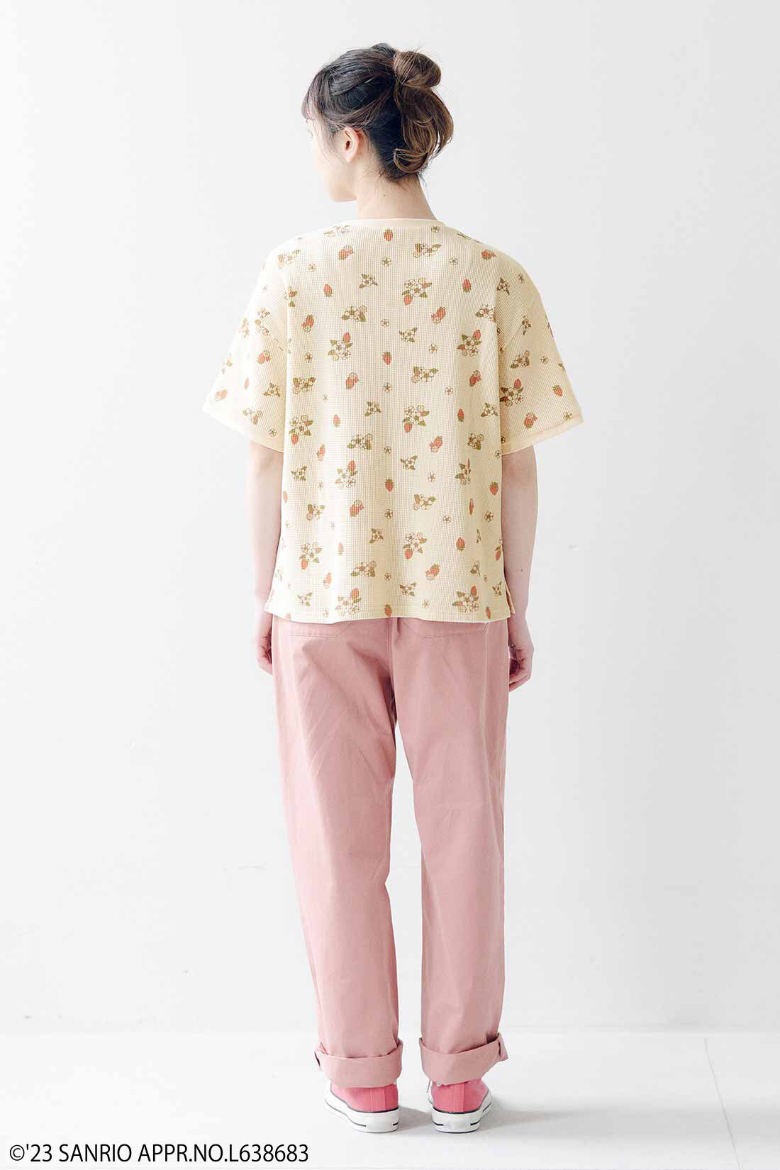 Real Stock|サンリオキャラクターコラボ　お花模様のコットンワッフルTシャツ〈みんなのたあ坊〉|身長162cm、Mサイズ着用
