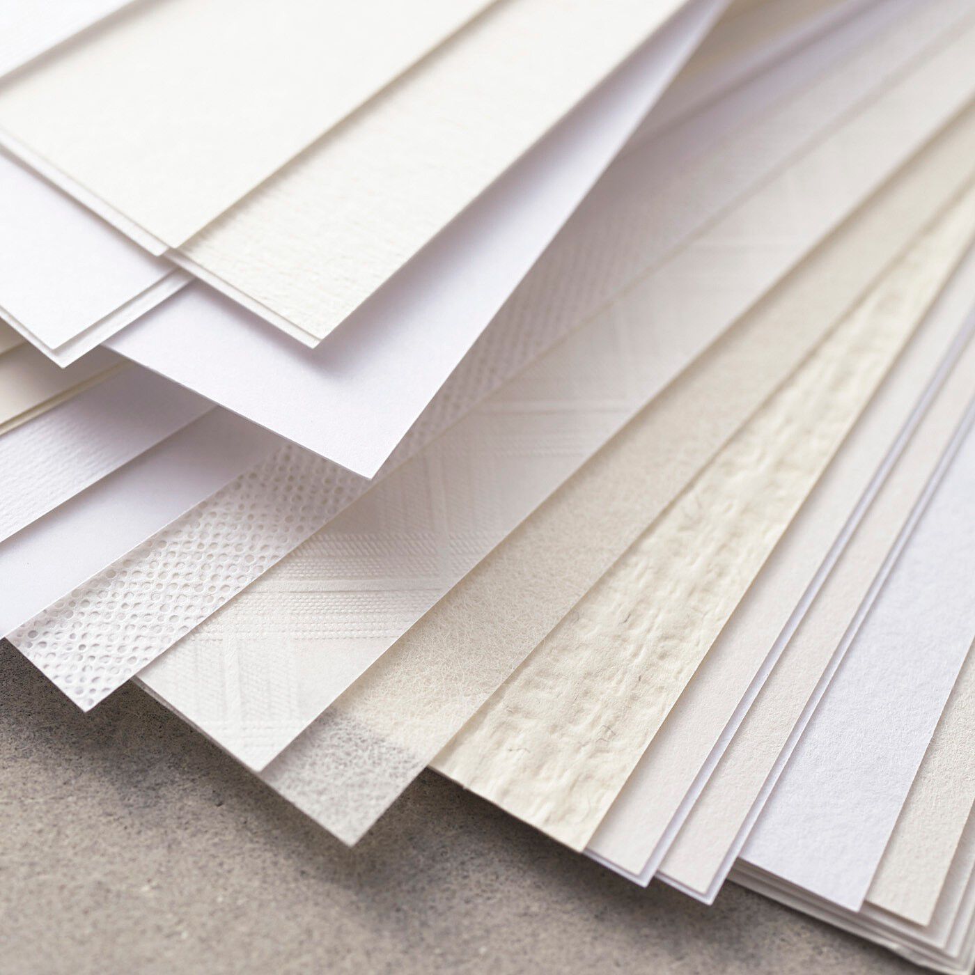 500色の色えんぴつ TOKYO SEEDS 紙の専門商社 竹尾が選ぶ 500種類の紙