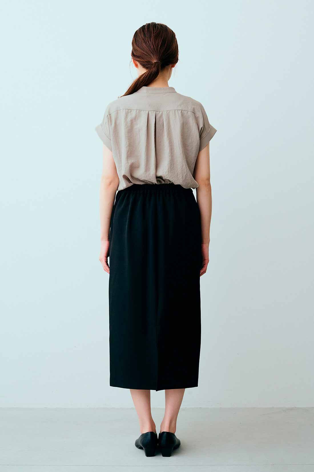 IEDIT|ＵＶカット Iライン スカート〈黒〉のコーディネート|モデル身長：163cm　着用サイズ：M