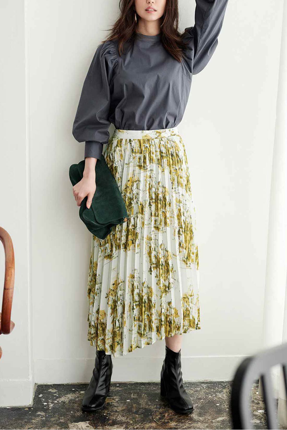 IEDIT|IEDIT[イディット]　ヴィンテージライクな趣のプリントプリーツスカート〈グリーン〉|※着用イメージです。お届けするカラーとは異なります。