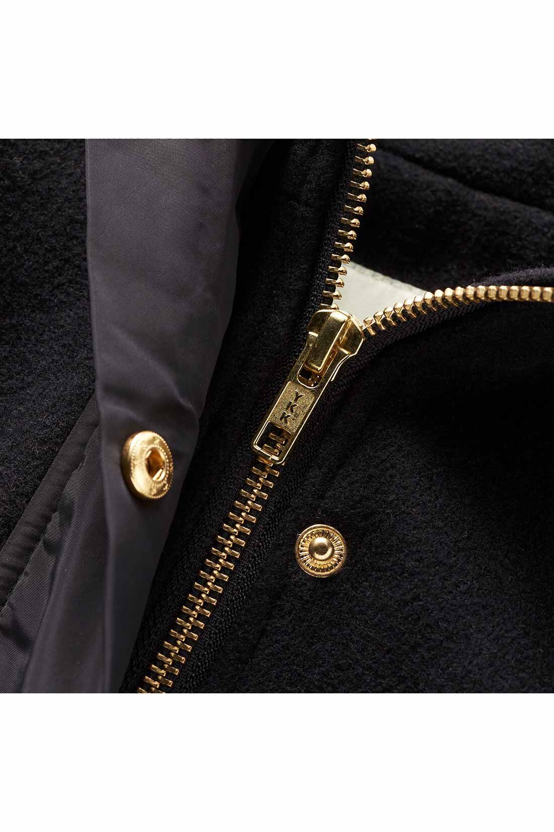 IEDIT|IEDIT[イディット]　ウール混メルトン遣いの上品アクティブなストライプキルティングコート|ゴールドカラーのファスナー＆ドットボタンで、しっかり防寒＋リッチな印象に。
