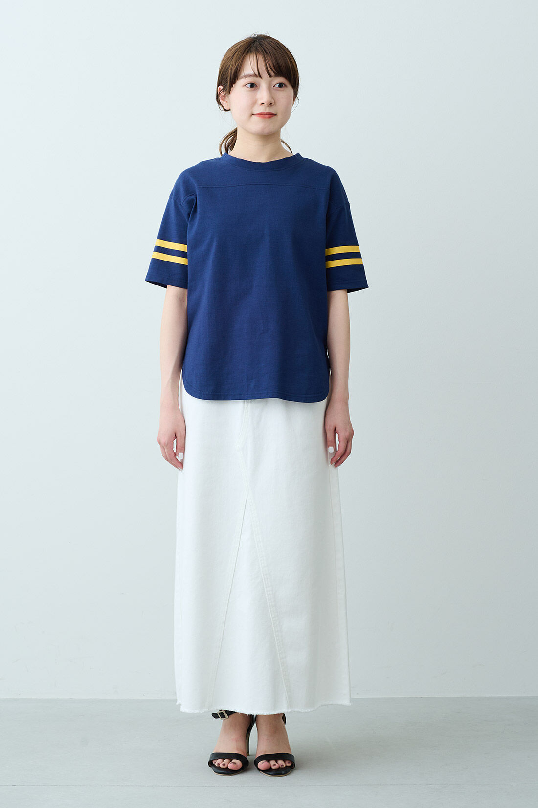IEDIT|IEDIT[イディット]　小森美穂子さんコラボ すっきりはけるデニムロングスカート〈ホワイト〉|モデル身長：163cm　着用サイズ：M