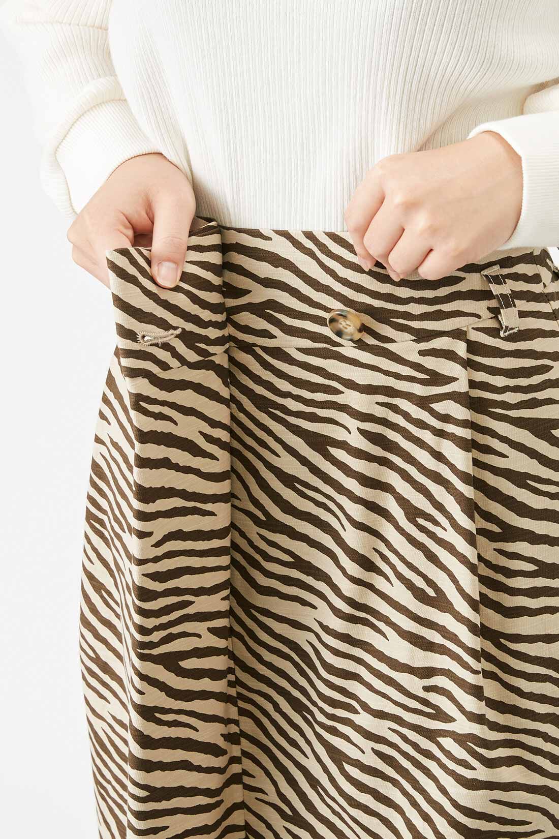 IEDIT|IEDIT[イディット]　新鮮柄を楽しむ ラップ風デザインのIラインスカート〈ベージュ〉|布を折り返したラップ風デザインだから、はだける心配ナシ。ウエスト共布リボンは取り外し可能。