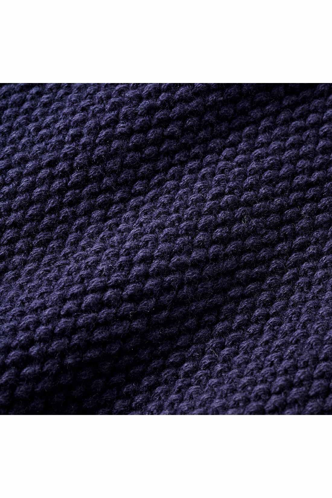 IEDIT|IEDIT[イディット]　小森美穂子さんコラボ かのこ編みのニットジャケット〈ネイビー〉|肌当たりはさらっと涼やか。ぽこぽこと表情のあるかのこの編み地がおしゃれ。