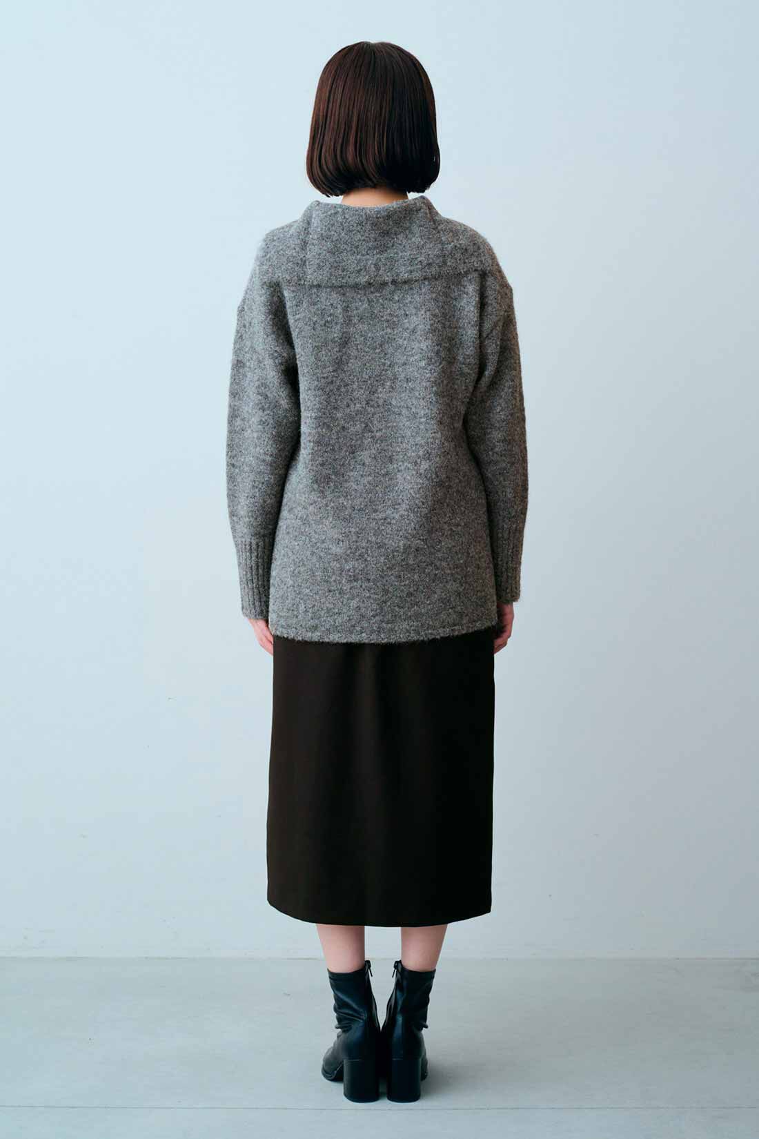 IEDIT|IEDIT[イディット]　伸びやかなダブルクロス素材のフロント切り替えIラインスカート|モデル身長：163cm　着用サイズ：M