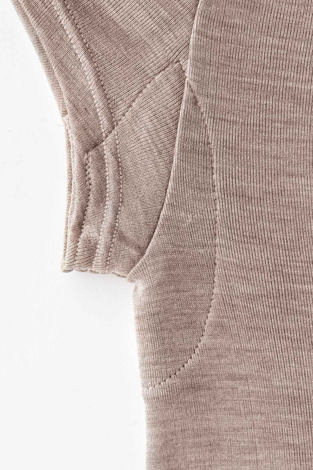 IEDIT|シルク100％　フライス編みでやさしくからだに沿う　フレンチ袖インナートップスの会【おはだが気になるみんなへ】|わきパッド付きで、気になるわき汗も安心。