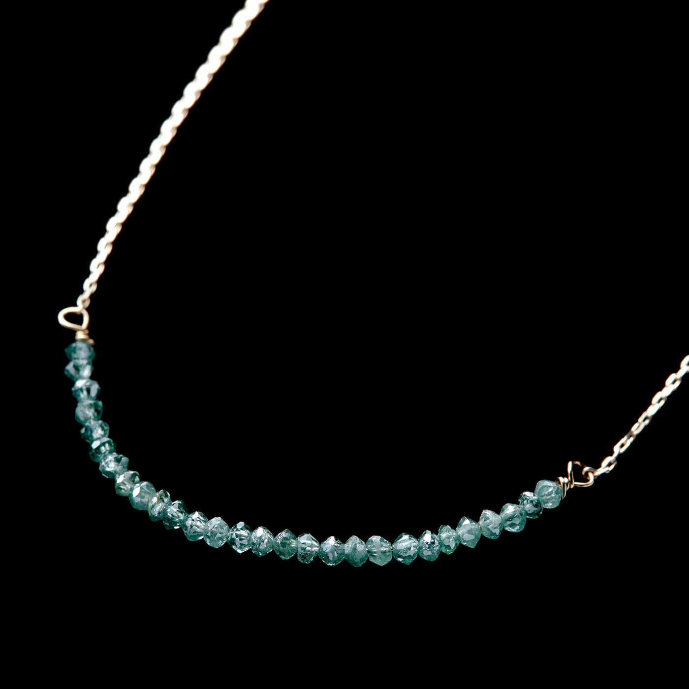 FelissimoLX|LX　オンリーワンの輝き　極小アバカスカットダイアモンド10金ネックレス（ブルーグリーン）|小さな粒がアバカス（そろばん）の珠のように多面的にカットされているので、表情豊かに可憐に煌めきます。