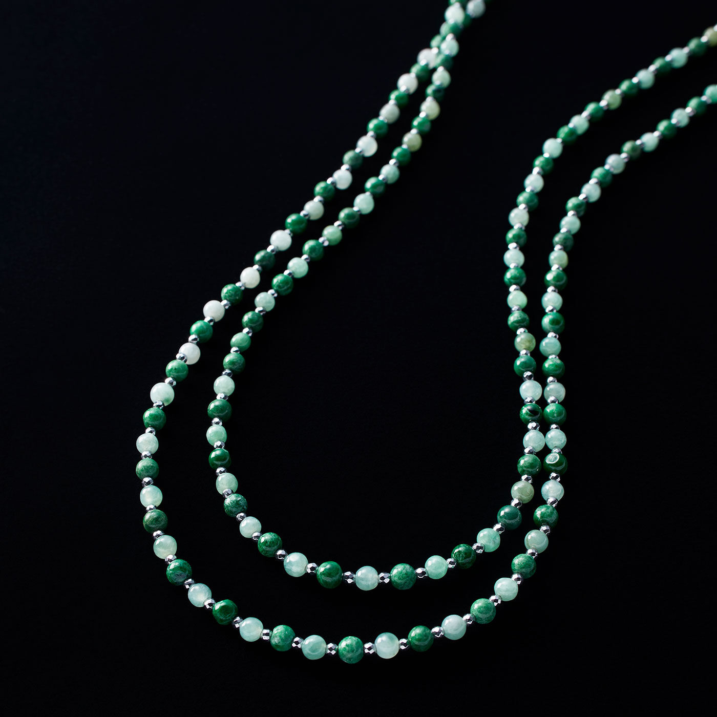 FelissimoLX|ＬＸセレクト　天然石 翡翠ロングネックレス|直径3．3〜4�oの天然石の翡翠を繋ぎ、ロングタイプのネックレスに仕上げました。ロングタイプなので2連にしてもご使用いただけます。別名「東洋の宝石」と呼ばれています。