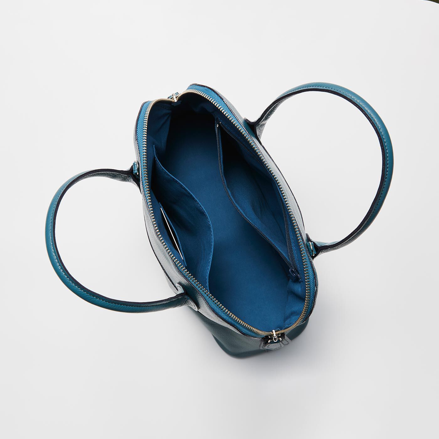 FelissimoLX|LX　大人女性の理想を込めた　本革ブガッティバッグ（サックスブルー）|大きめの２つのポケットとカードサイズのポケットで仕分けも安心。