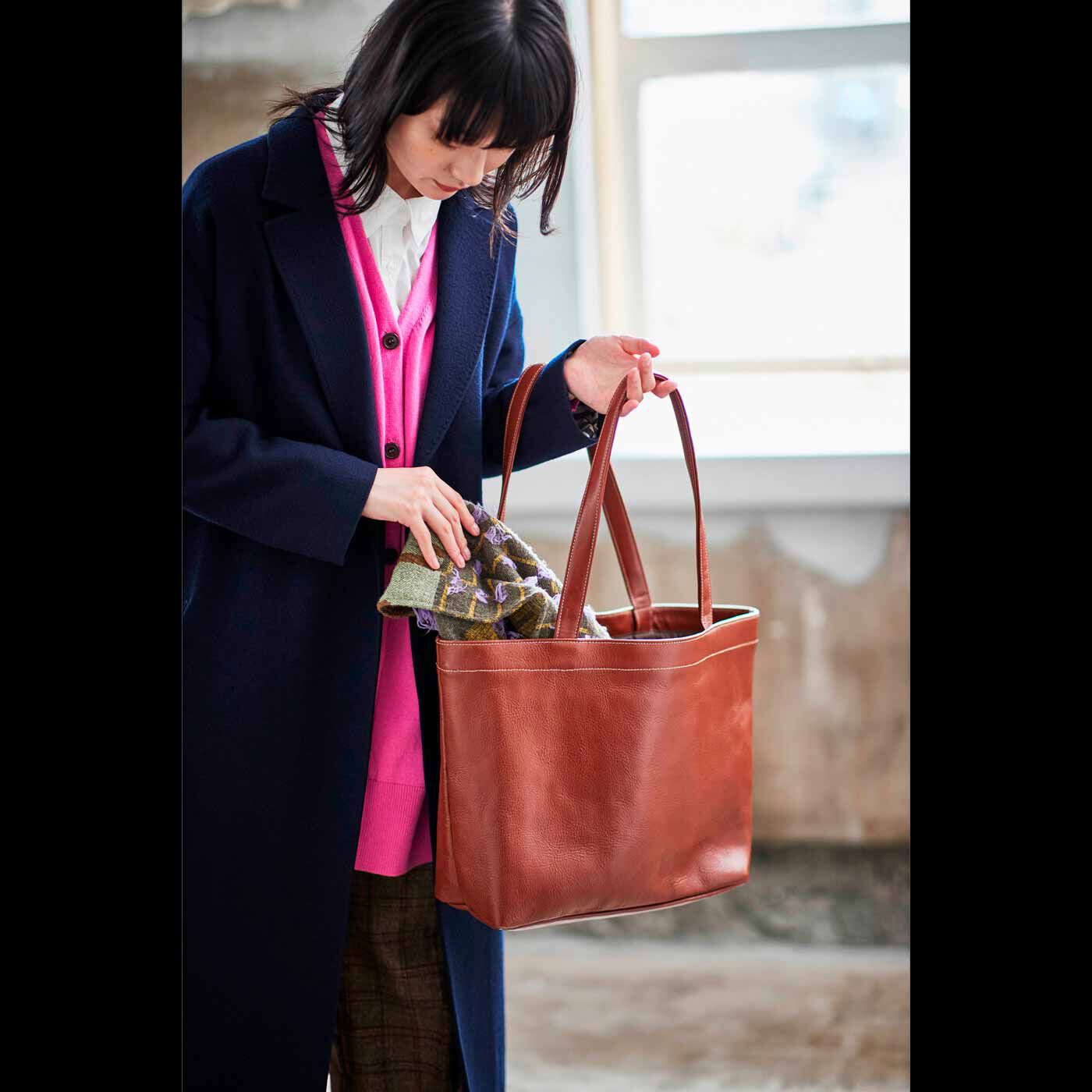 人気得価フェリシモ日本職人の手仕事帆布とレザーで誂えた仕分け上手のスマートブリーフバッグ バッグ