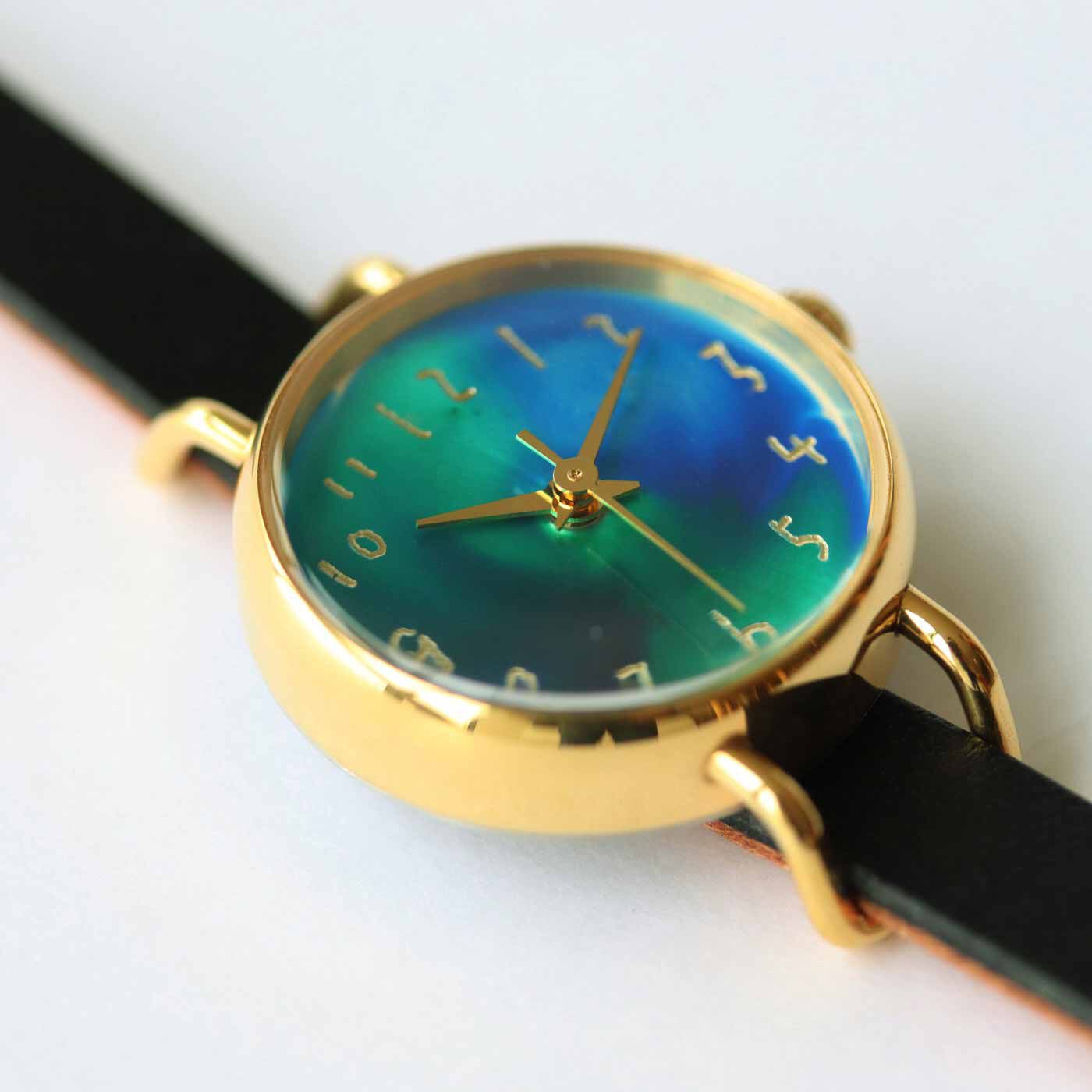金沢の時計職人が手掛けた 美しいオーロラに見惚れる腕時計〈ブラック