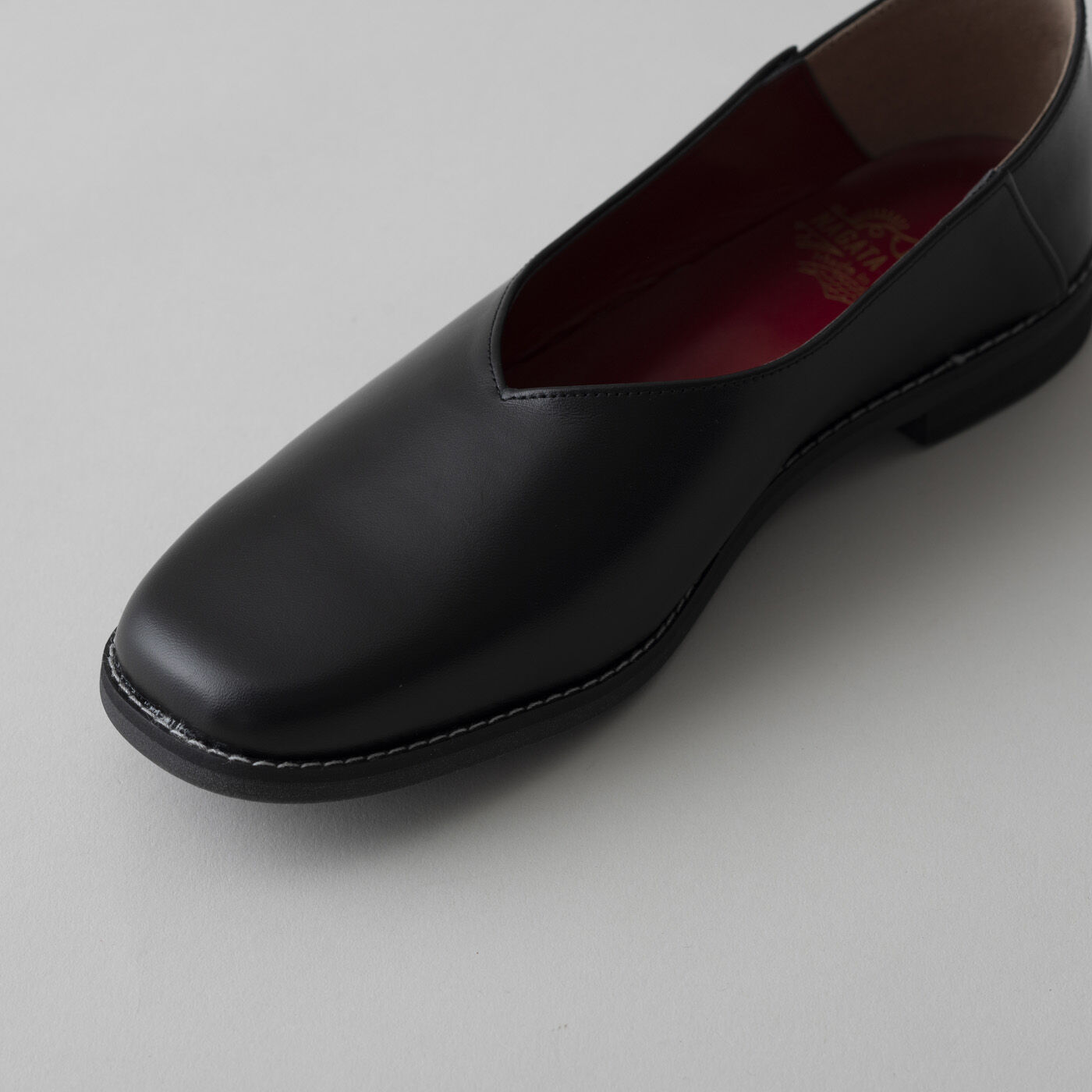 ＆Stories|長田の靴メーカーと作った　職人本革のスクエアノーズシューズ〈ブラック〉