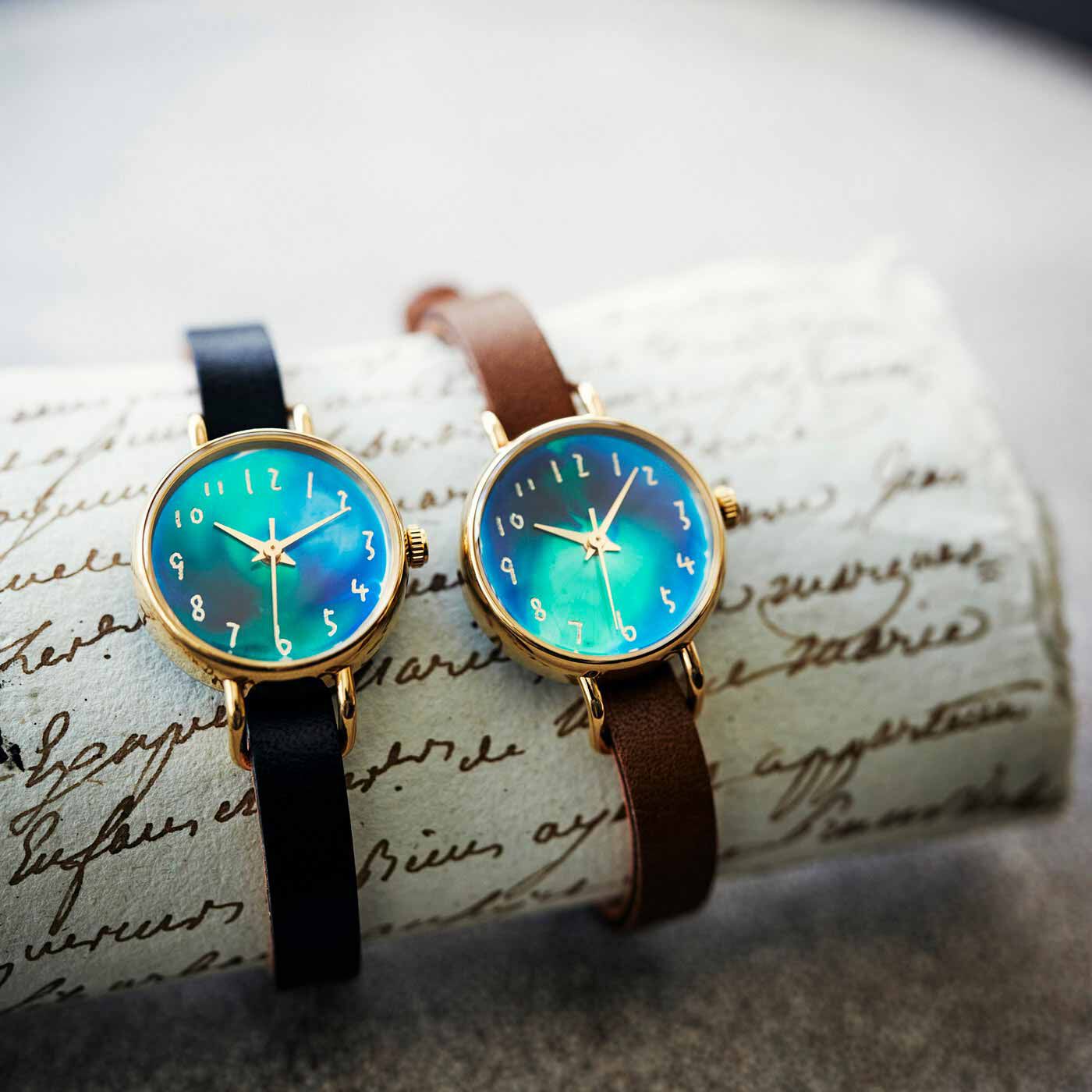金沢の時計職人が手掛けた 美しいオーロラに見惚れる腕時計〈ブラウン