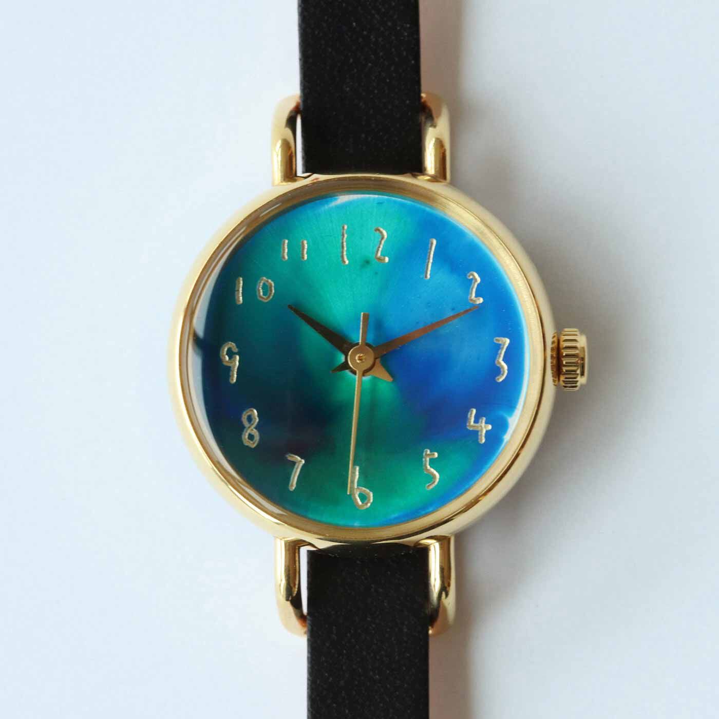 金沢の時計職人が手掛けた 美しいオーロラに見惚れる腕時計〈ブラック