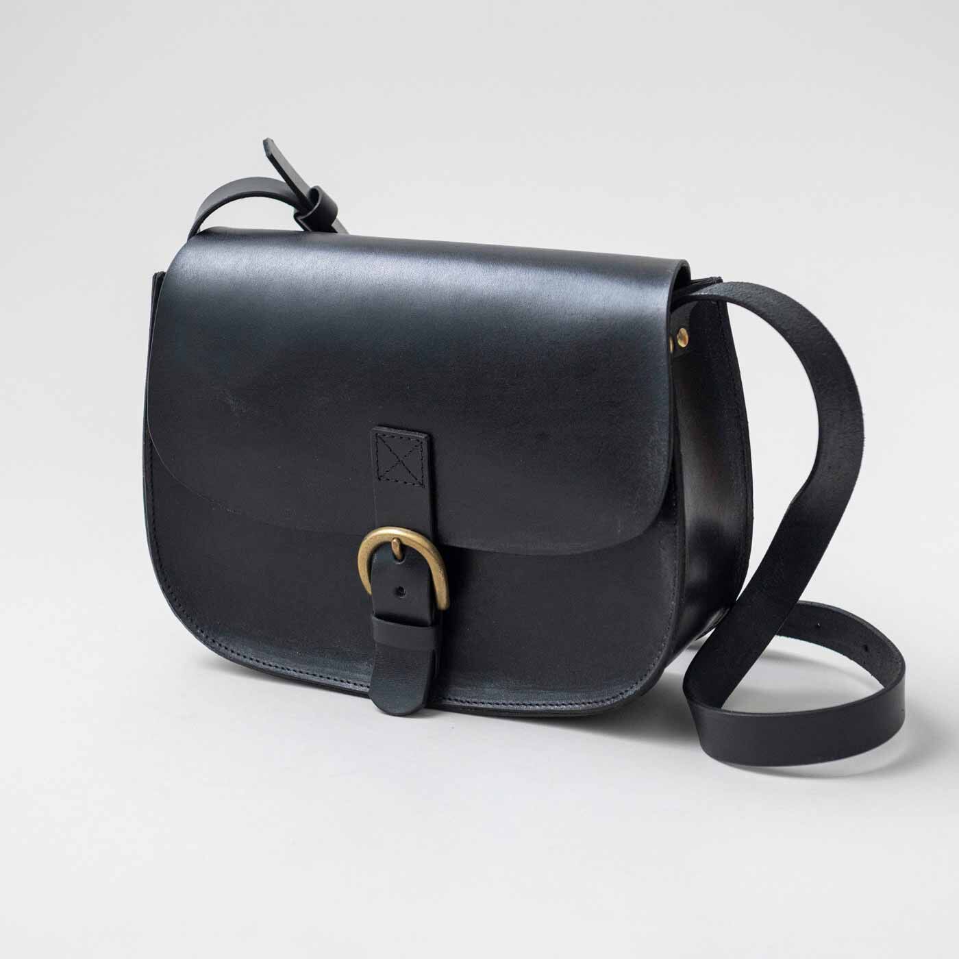 ＆Stories|福岡の鞄作家と作った　職人本革のフォートバッグ〈ブラック〉|外国の古い鞄をイメージしたデザインは、どこかクラシカルなたたずまい。