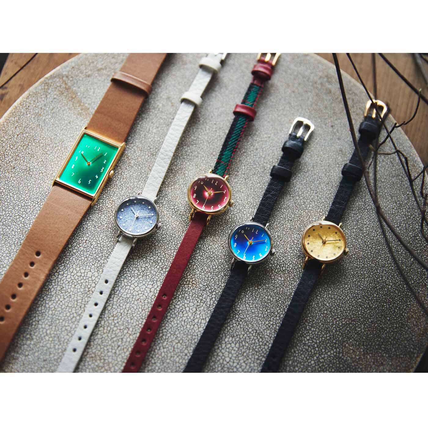 金沢の時計職人が手掛けた 聖なる泉の翠色に見惚れる腕時計〈ブラウン