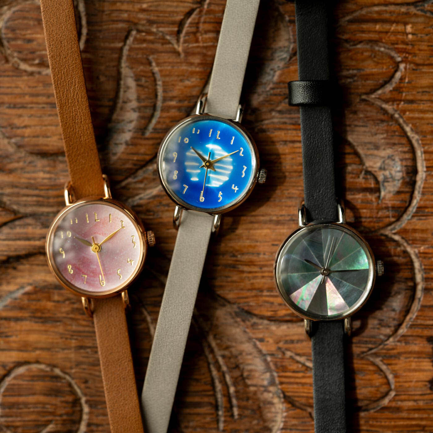 フェリシモ 時計職人が手掛けた 藍月に見惚れる腕時計 - 時計