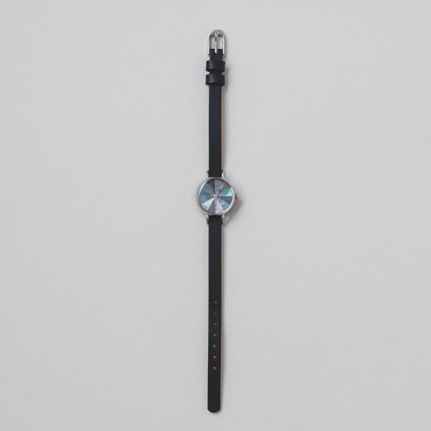 金沢の時計職人が手掛けた オーロラ色の輝きに見惚れる 黒蝶貝の腕時計〈ブラック〉｜＆Stories[アンドストーリーズ]｜フェリシモ【公式通販】