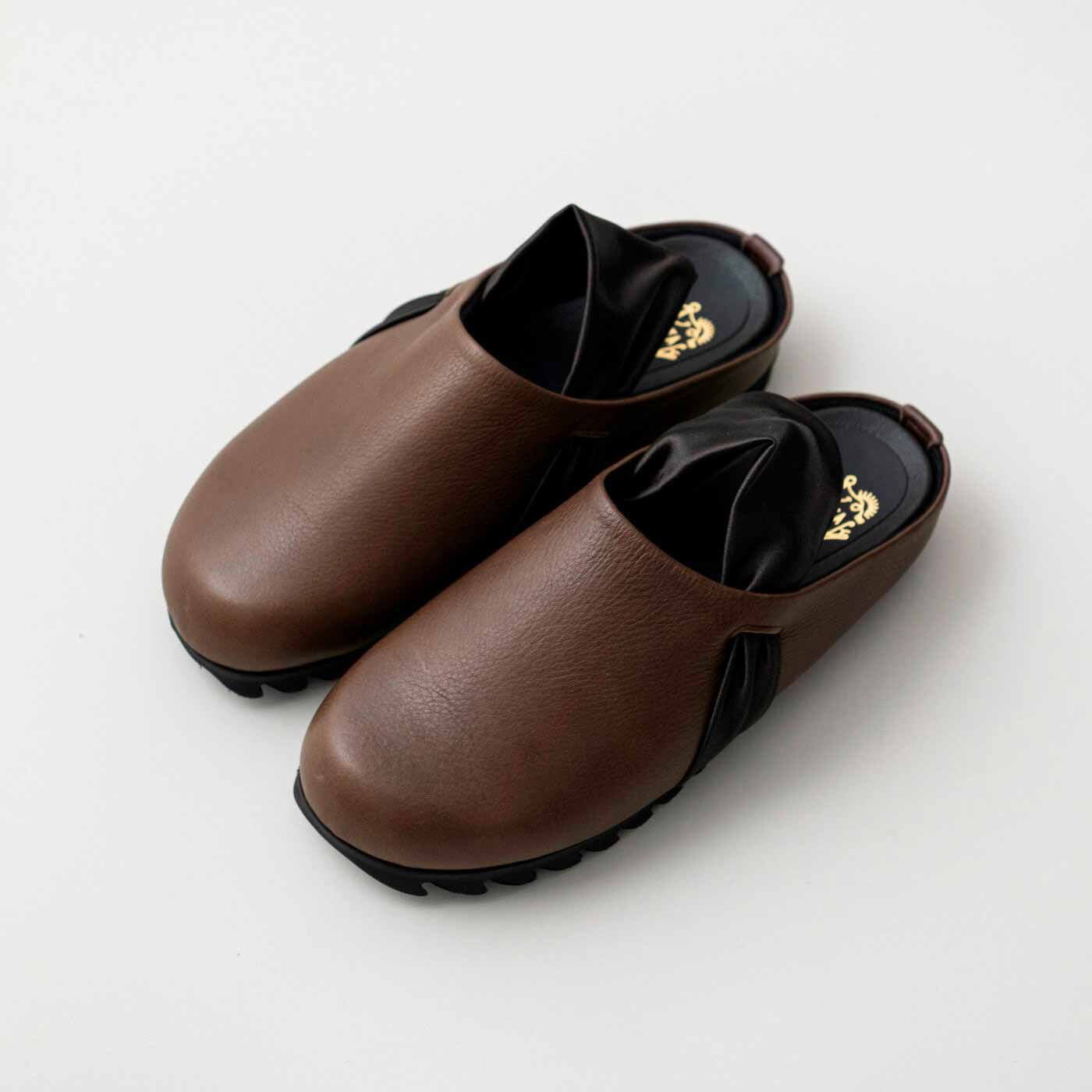 ＆Stories|長田の靴職人が作った　職人本革のパニーニサボシューズ〈ショコラ色〉|縮こまった足指が広がって、どこまでも歩けてしまいそう。感動的な履きやすさ。