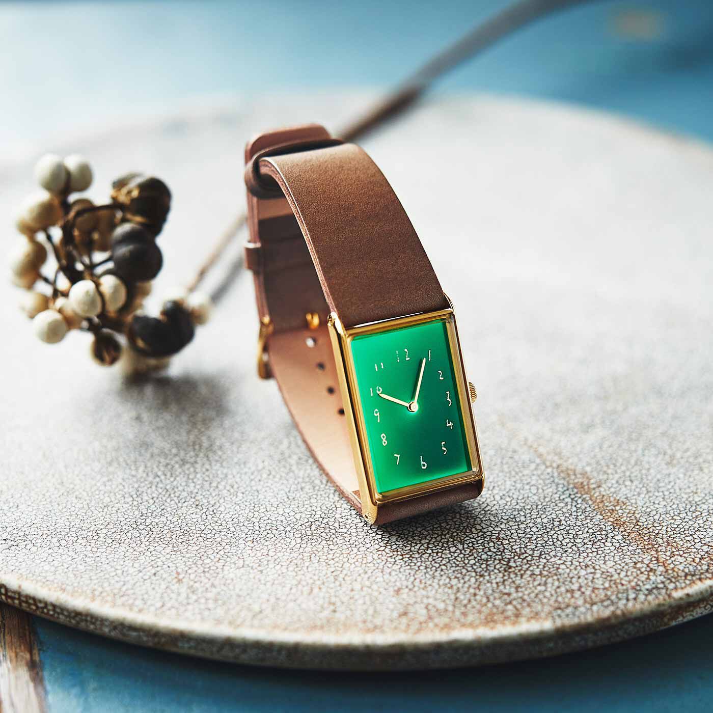 SHINOLAのレディース腕時計　カラー緑と茶色