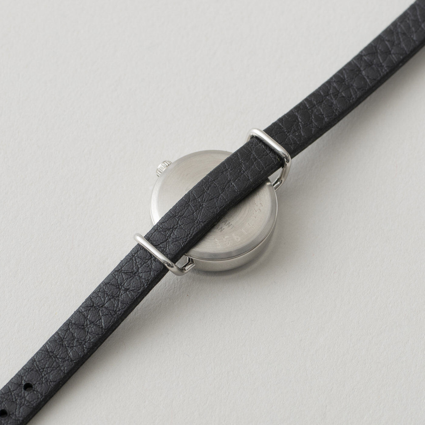 ＆Stories|金沢の時計職人が手掛けた　夏の星座に見惚れる腕時計〈ブラック〉|ベルトは付け替えも可能です。