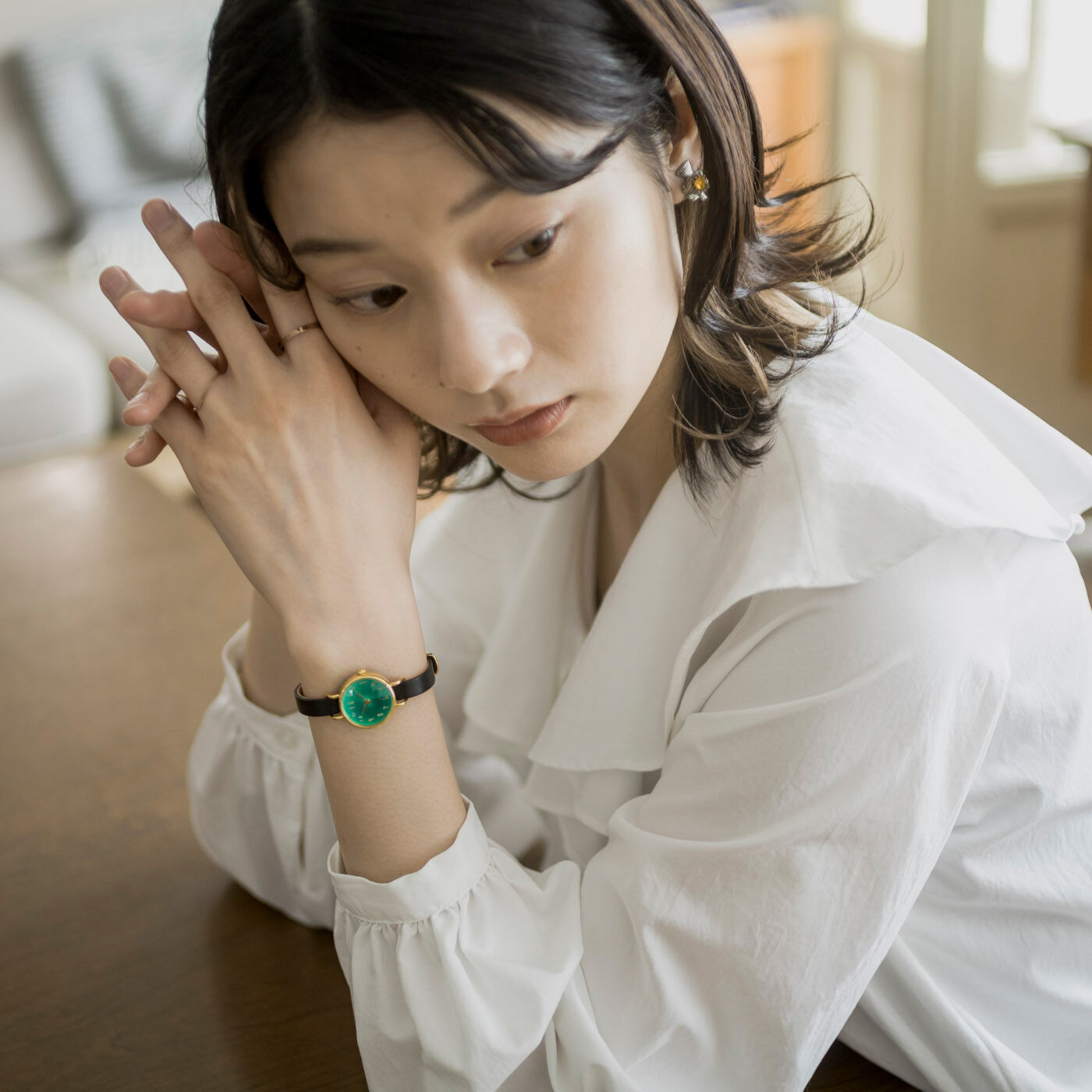 ＆Stories|金沢の時計職人が手掛けた　聖なる森の翠色に見惚れる腕時計〈ブラック〉|翠色が織りなすグラデーションは、「溜塗（ためぬり）」という技法で表現。