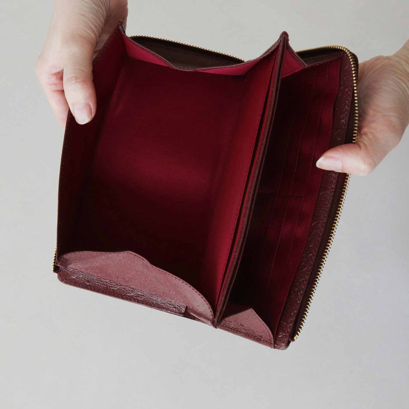 ＆Stories|財布職人と作った 職人本革のスリムギャルソン財布〈ガーネット〉[本革　財布：日本製]|ワンアクションですべての機能が使える、これまでにないお財布になっています。