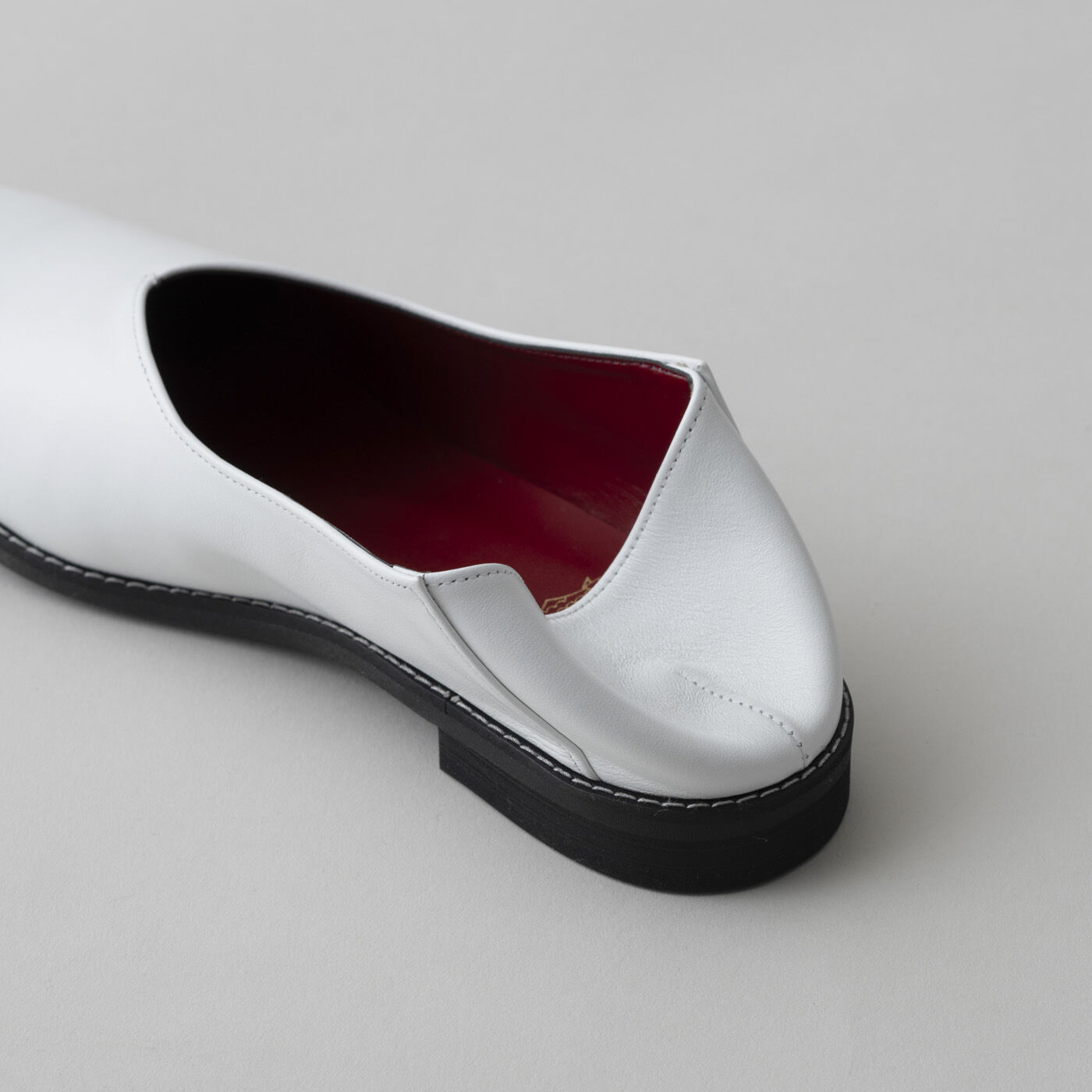 ＆Stories|長田の靴メーカーと作った　職人本革のスクエアノーズシューズ〈ホワイト〉