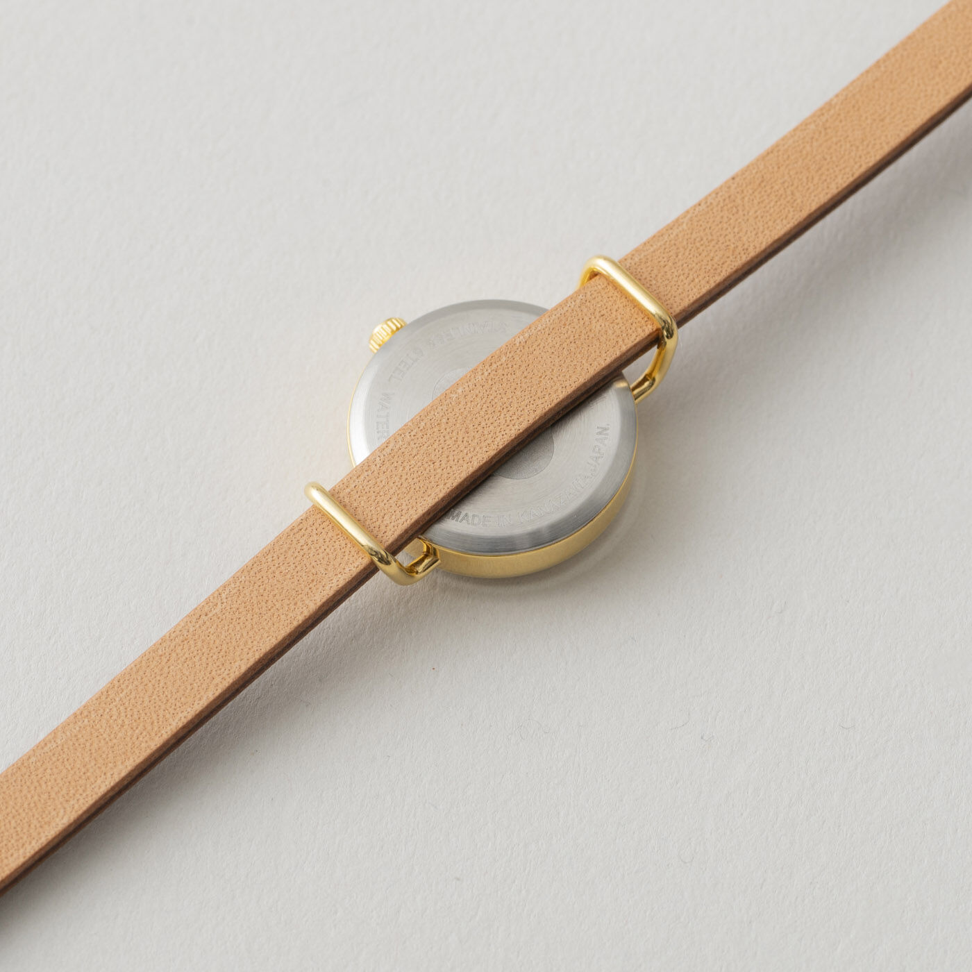 ＆Stories|金沢の時計職人が手掛けた　金色の月に見惚れる腕時計〈ライトブラウン〉