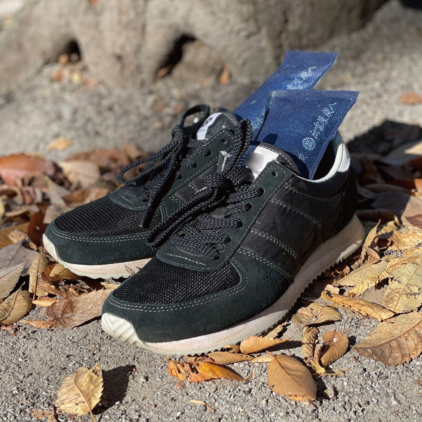 FELISSIMO PARTNERS|暮らしの湿害対策に取り入れたい　調湿木炭「炭八」ミニ２本組の会|靴に入れるのにぴったりな細身タイプ。