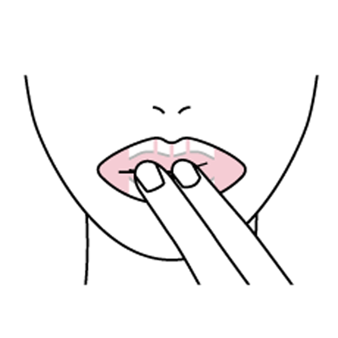 BEAUTY PROJECT|モットラボ　リップショット〈1回分〉の会|マイクロニードルが唇に刺さるように、リップパックの中央部分をゆっくり押さえて密着させます。