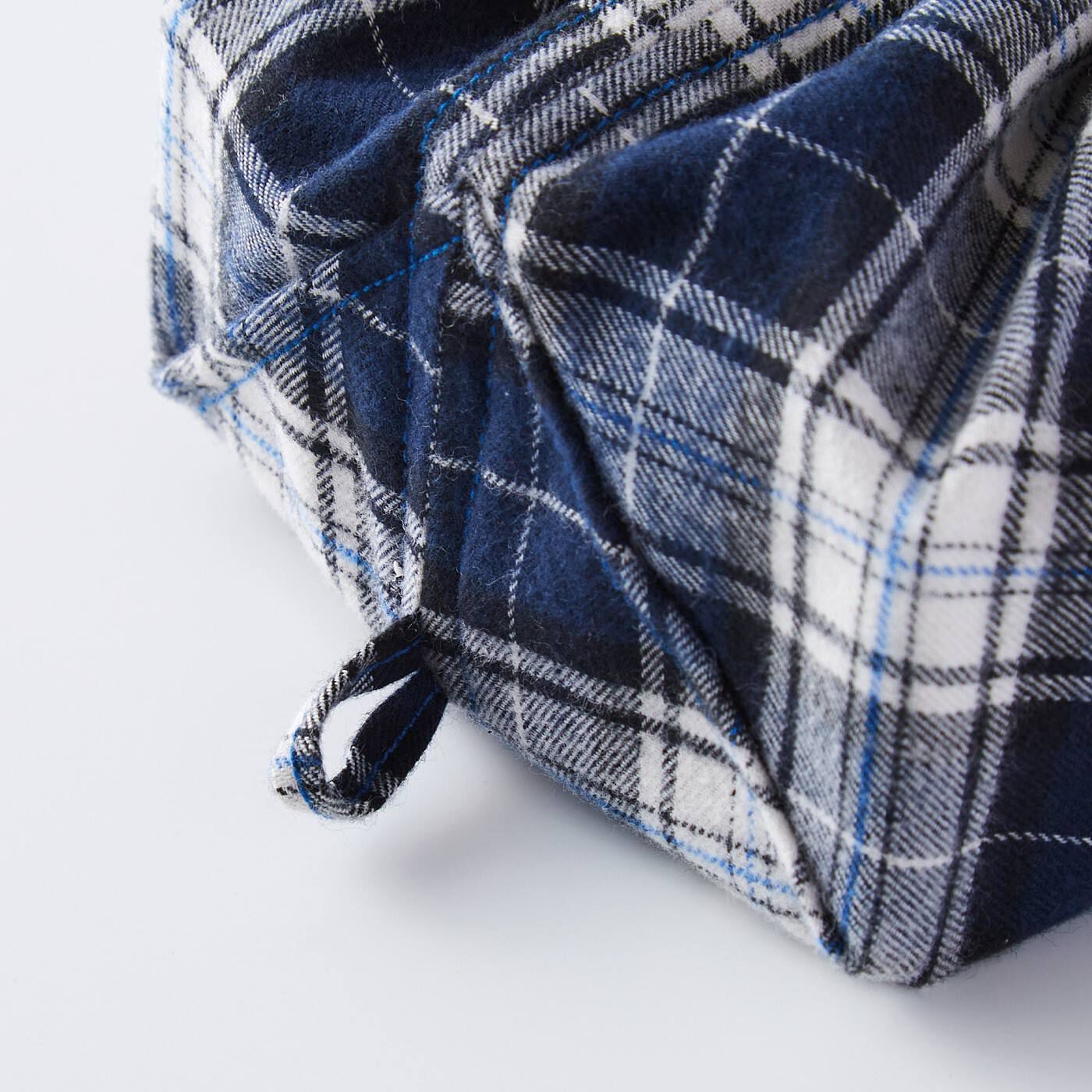 USEDo|ボックスティッシュカバーになる　播州織でつくったマルチ巾着（きんちゃく）の会|フックに引っ掛けてつり下げられるループ付き。