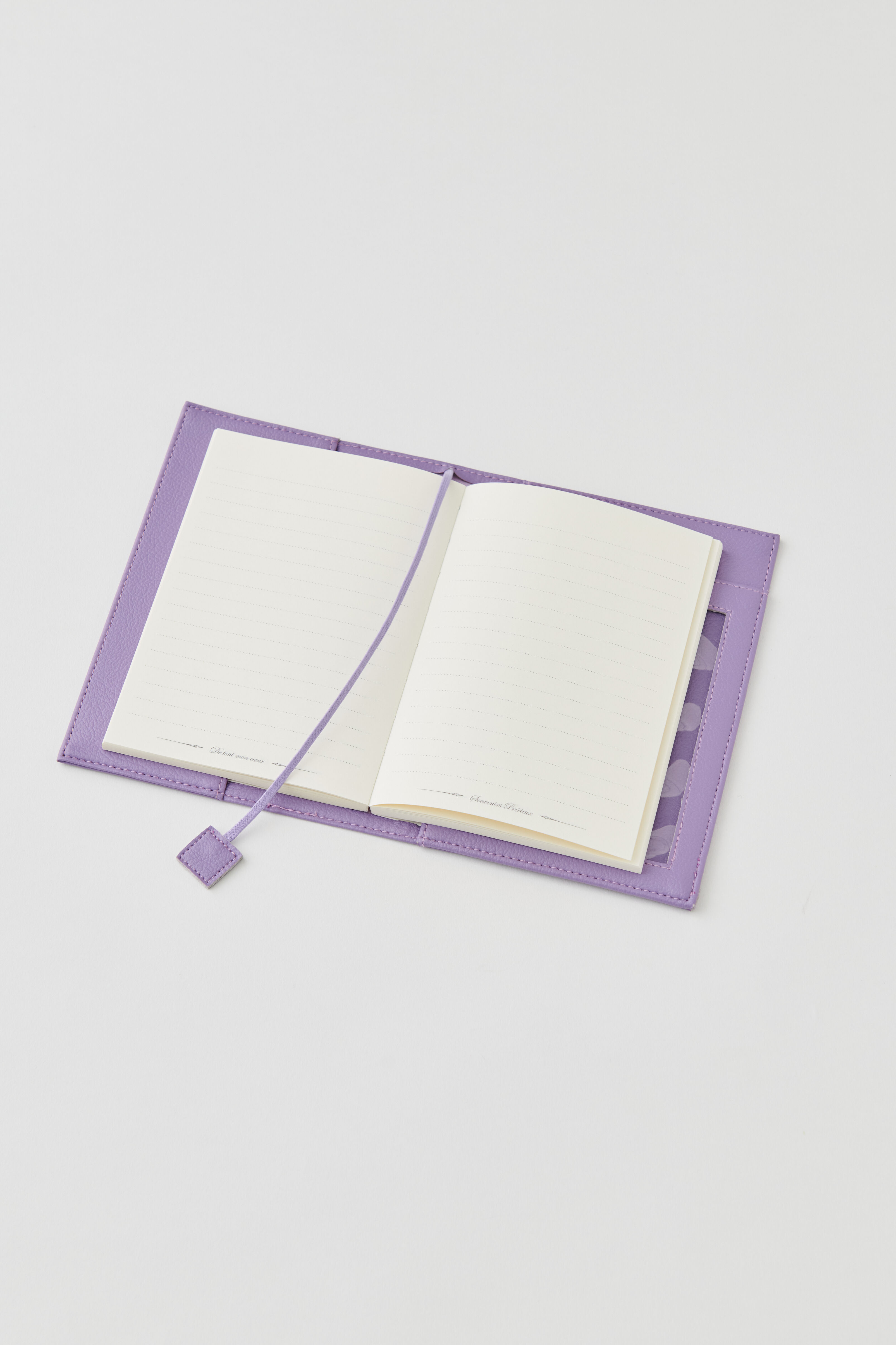 OSYAIRO|OSYAIRO　フォトポケット付き文庫本＆手帳カバー〈紫〉|中身をセットするとこんな感じです。文庫本も手帳もおまかせ！
