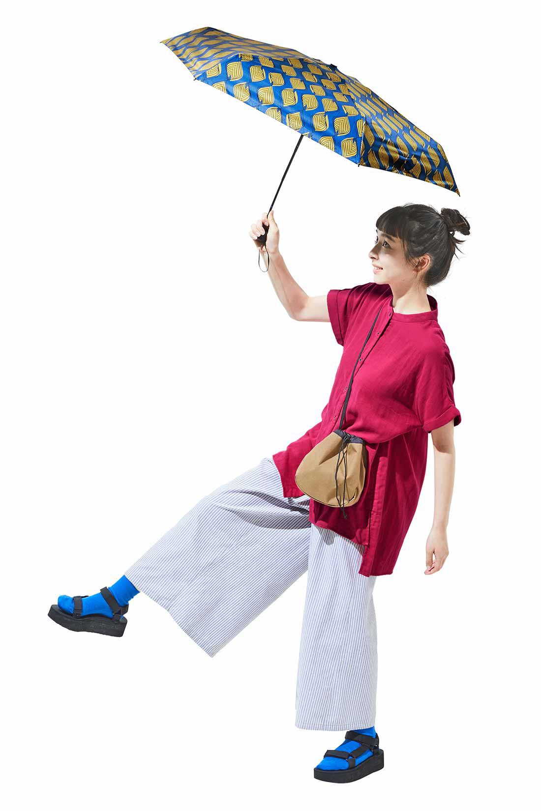 Live in  comfort|リブ イン コンフォート はまじとコラボ 毎日持ち歩けるコンパクトさ！ バティック風柄が素敵な晴雨兼用傘
