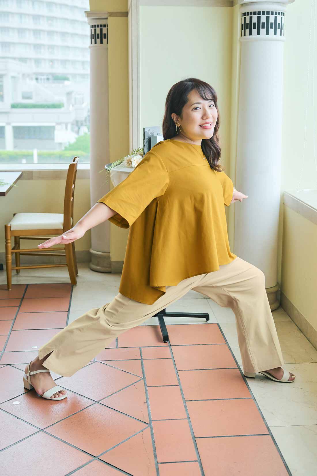 Live in  comfort|リブ イン コンフォート Yラインが気になりにくい すっきり美脚！ スーパー伸び軽ストレートパンツ|〈モデル情報〉身長:163cm　体重:70kg　着用サイズ:LL