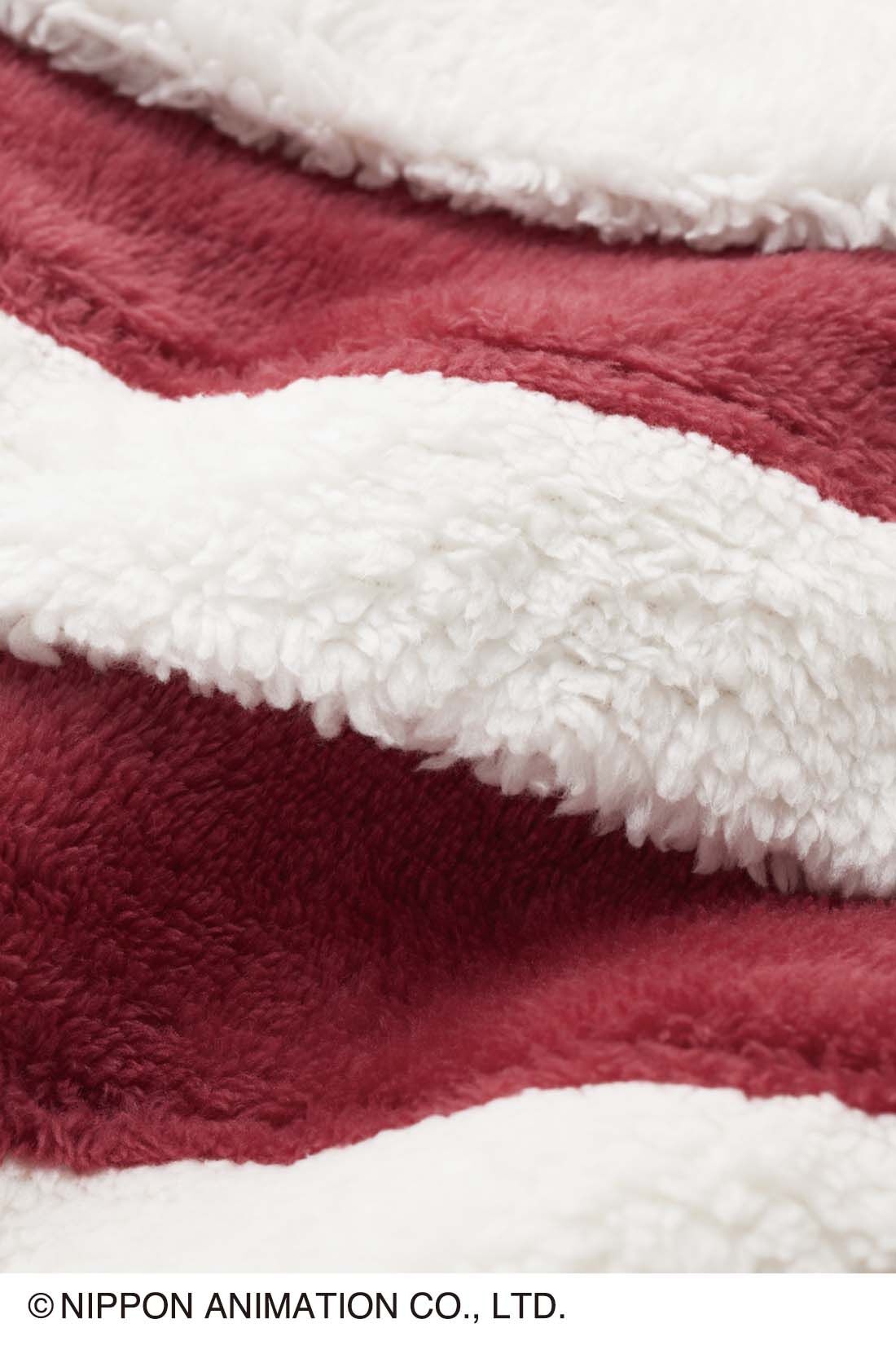 Live in  comfort|世界名作劇場×フェリシモ　小公女セーラ プリンセスセーラのコートをイメージした暖かケープ 〈プリンセスピンク〉|毛足のあるシャギー素材に、 ふくふくの白いボアで暖かく。
