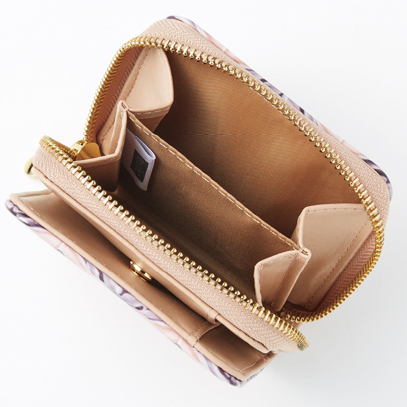 フェリシモの雑貨 Kraso|『世界のタイル博物館』和製マジョリカタイル模様の二つ折り財布|小銭入れは出し入れしやすい独立型。仕切り付きで仕分けもらくらく。