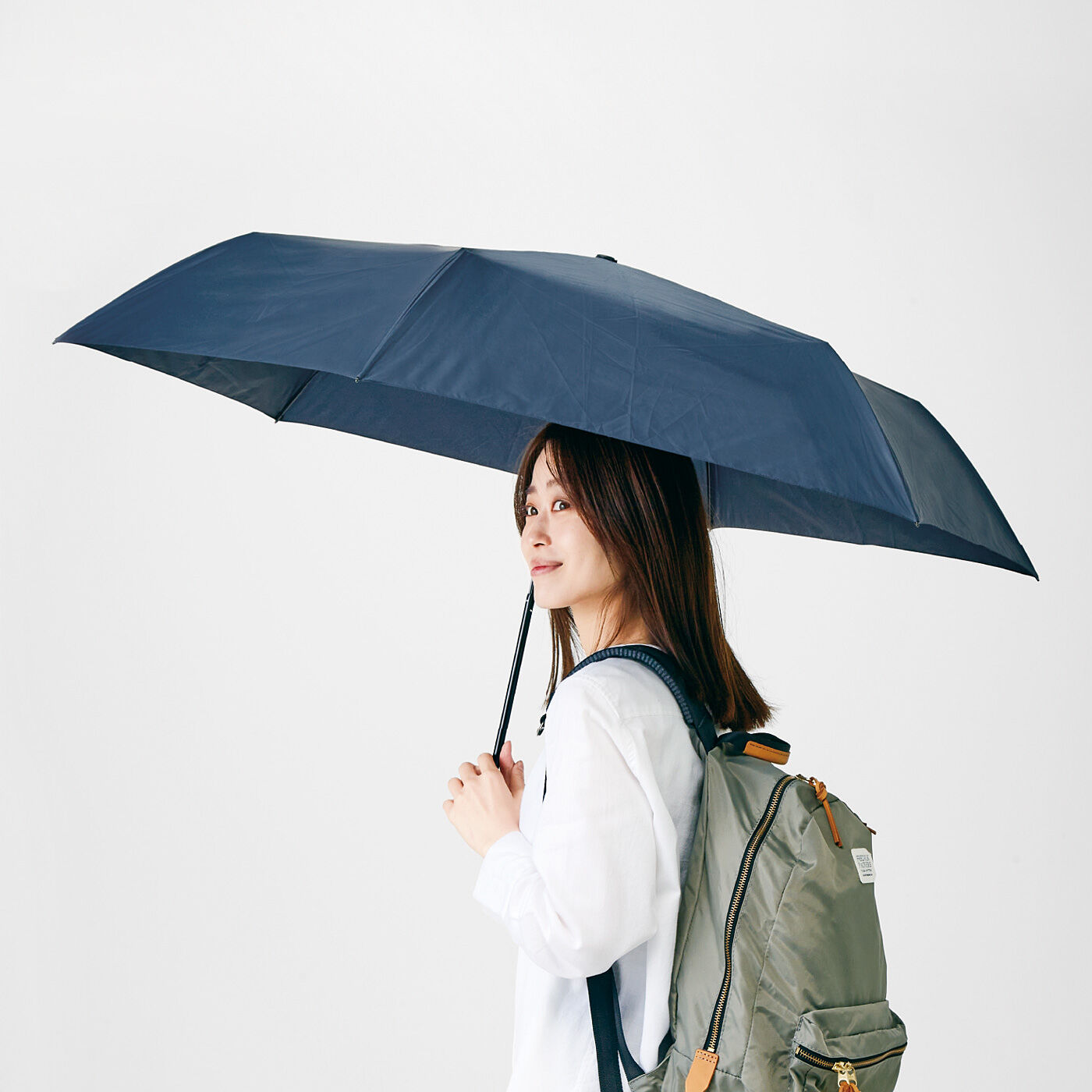 フェリシモの雑貨 Kraso|人も荷物もしっかり覆って雨から守る　軽量ワイドな折りたたみ傘〈65cm〉の会|親骨約65cm。