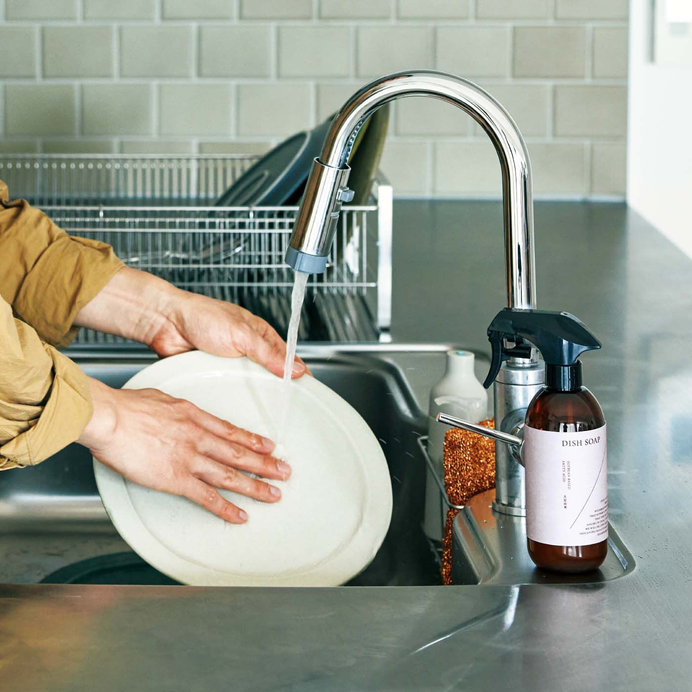 フェリシモの雑貨 Kraso|1/d DISH SOAP 食器用洗剤原液（詰め替え用）の会|水で希釈してワンスアデイのディスペンサーに入れて使ってください。