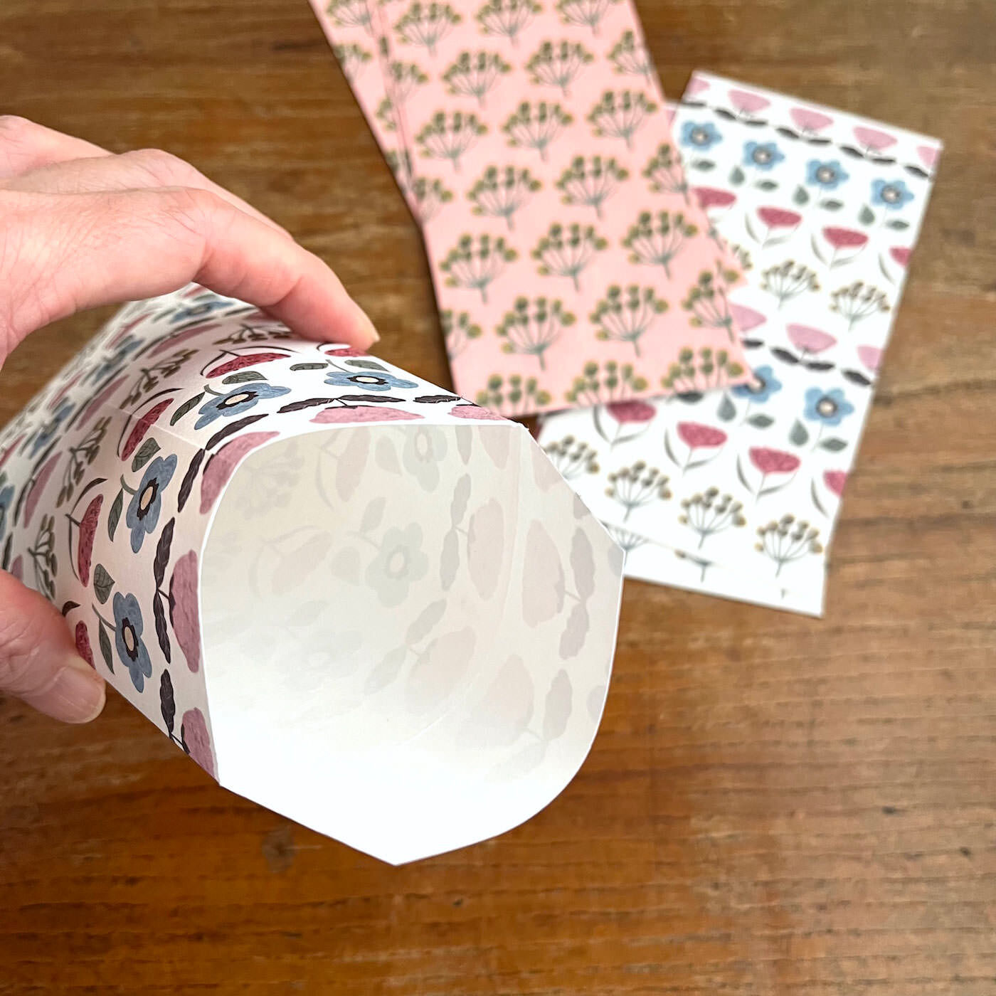 フェリシモの雑貨 Kraso|松尾ミユキ　ミニレターセットとぽち袋セットの会|和紙を使用していて少し厚みもあり、しっかりしていて上質なぽち袋。L には折らずにお札が入ります。