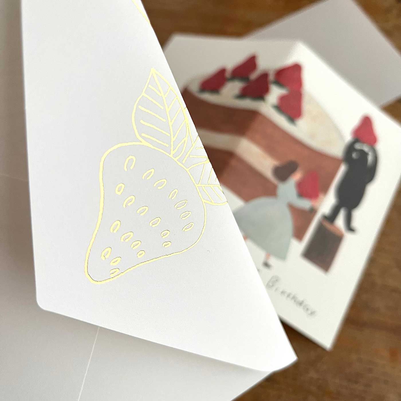 フェリシモの雑貨 Kraso|cozyca products ふたつ折りバースデイカード＆封筒 2種類セット〈ネクタイ〉|封筒は、金の箔押しがきらきら輝いて華やかムード。
