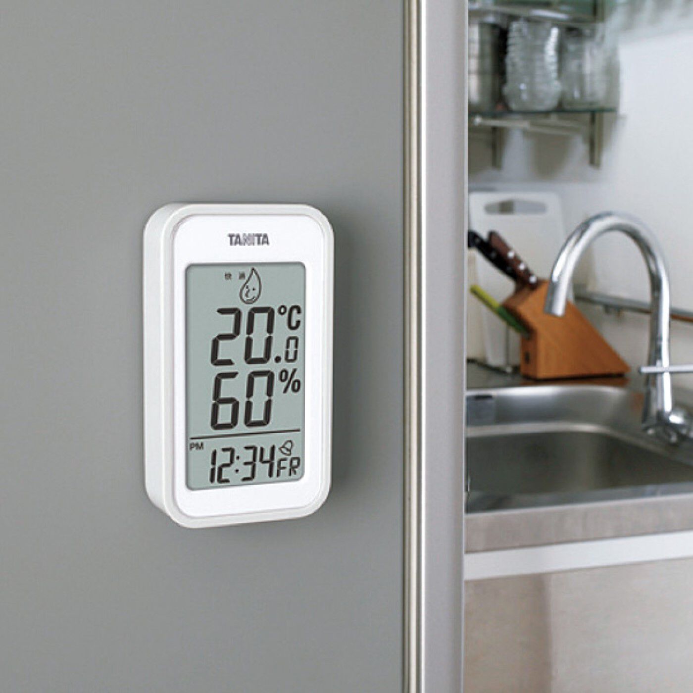 フェリシモの雑貨 Kraso|快適のカギは湿度にあり　室内の快適キープをお手伝いするタニタの温湿度計|冷蔵庫などに貼れます。
