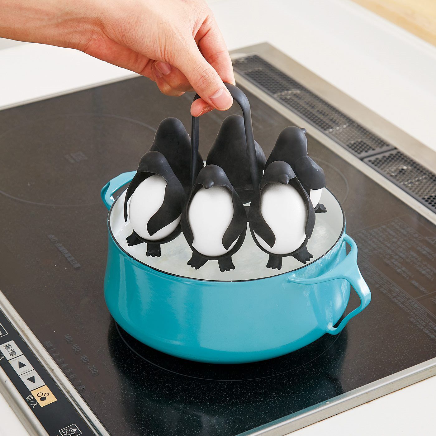 フェリシモの雑貨 Kraso | 冷蔵庫を開けたらそこは南極ペンギンエッグホルダー
